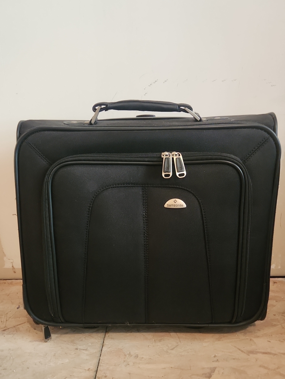 Samsonite Black Laptop Briefcase with Front Pocket And Side Laptop Access